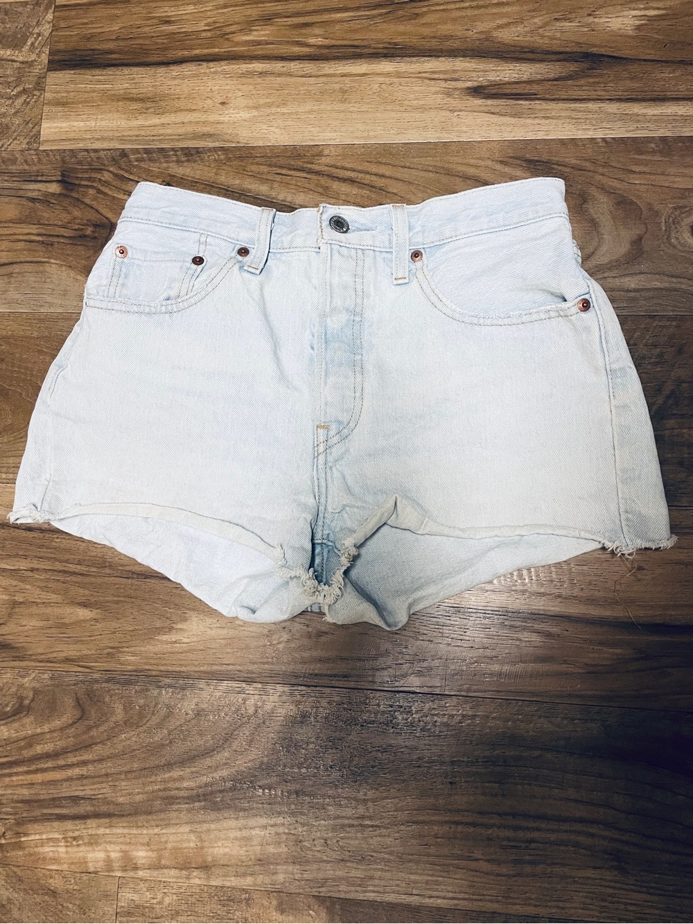 Levi’s 501 Original Fit Women’s Cut-off Jean Shorts Fly Button Closure Size 28